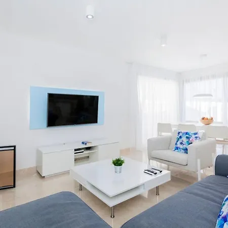 アパート Luxury Private Garden Apartment In Magnolia Golf アデーヘ